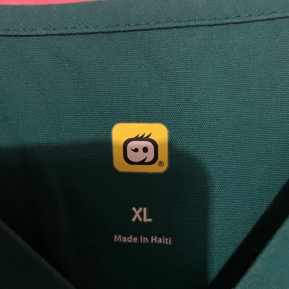 WonderWink scrub top - Picture 3 of 3